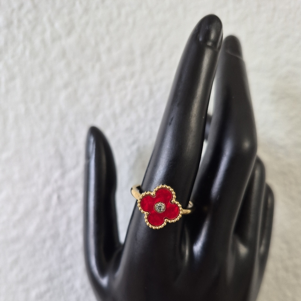 Elegant Gold and Red Stainless Steel Clover Ring - Size 9 - Picture 3 of 3